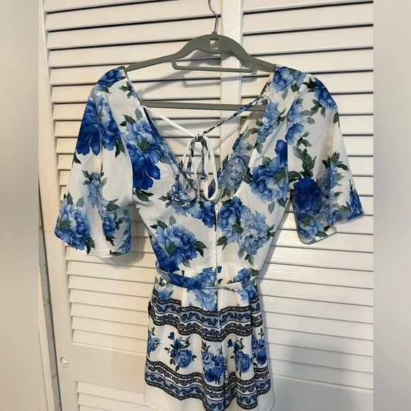 Blue and white floral romper - Picture 2 of 3